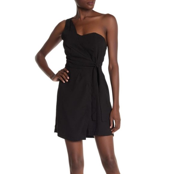 ONE ONE SIX Dresses & Skirts - ONE ONE SIX Twist Tie Mini Dress